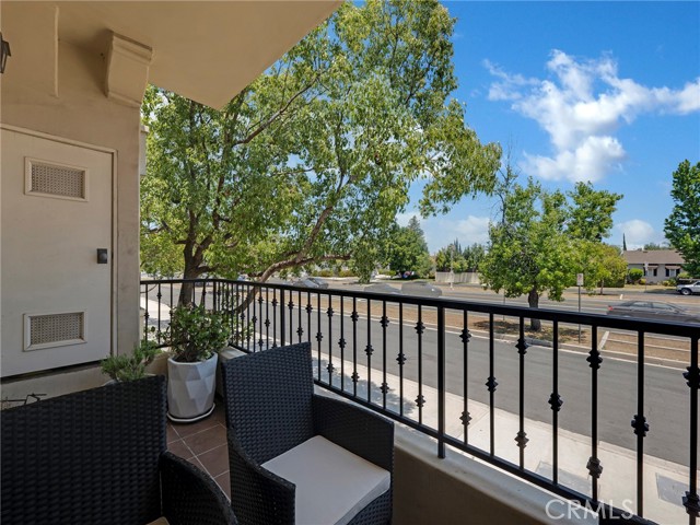 5753 White Oak Avenue, Encino CA: https://media.crmls.org/medias/5137c118-3869-40e3-9c7d-3f904278f121.jpg