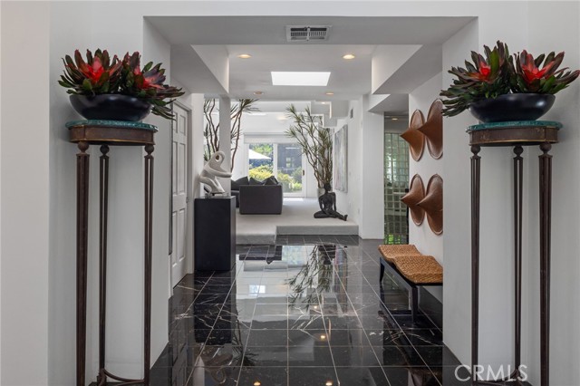 4219 Tarzana Estates Drive, Tarzana CA: https://media.crmls.org/medias/5138377e-281b-4117-9c1b-d55bae028b19.jpg