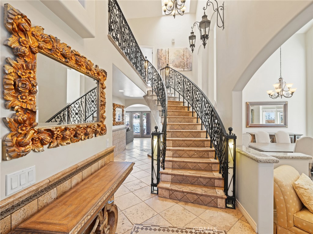 https://media.crmls.org/medias/5138ba5d-ac2c-4296-8b35-0e398a09b99c.jpg?preset=X-Large
