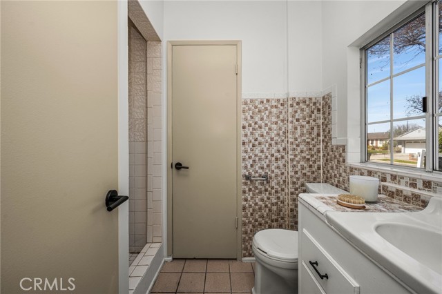 Detail Gallery Image 10 of 19 For 6102 Charlwood St, Lakewood,  CA 90713 - 4 Beds | 2 Baths