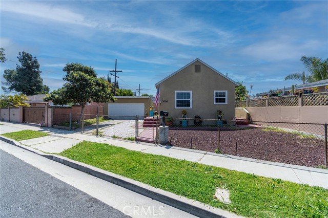 Detail Gallery Image 1 of 12 For 5006 Astor Ave, Commerce,  CA 90040 - 2 Beds | 1 Baths