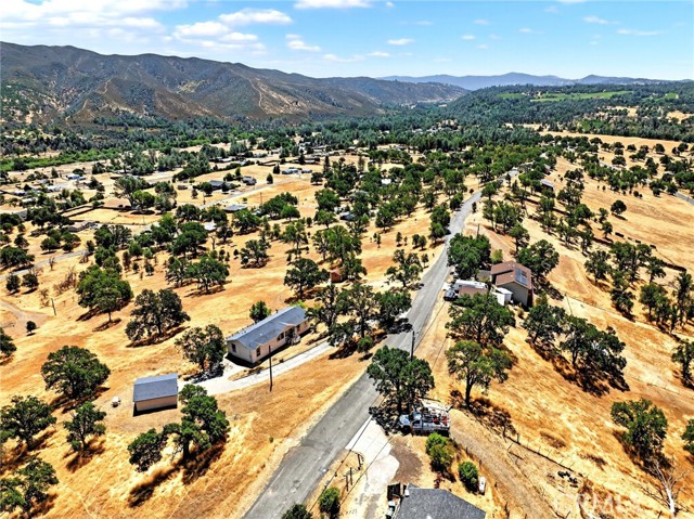 2564 Indian Hill Road, Clearlake Oaks CA: https://media.crmls.org/medias/513a89d1-23ed-4baf-8bfd-0cf5584afc67.jpg