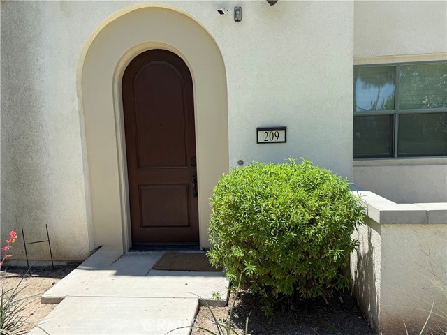 209 Follyhatch, Irvine CA: https://media.crmls.org/medias/513ae438-5000-40dd-983d-cdf1b8f907ea.jpg