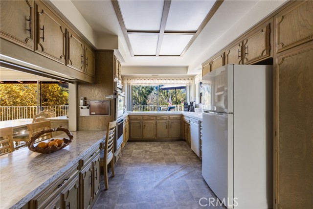 Detail Gallery Image 16 of 54 For 2232 Lakeshore, Agoura Hills,  CA 91301 - 3 Beds | 3 Baths