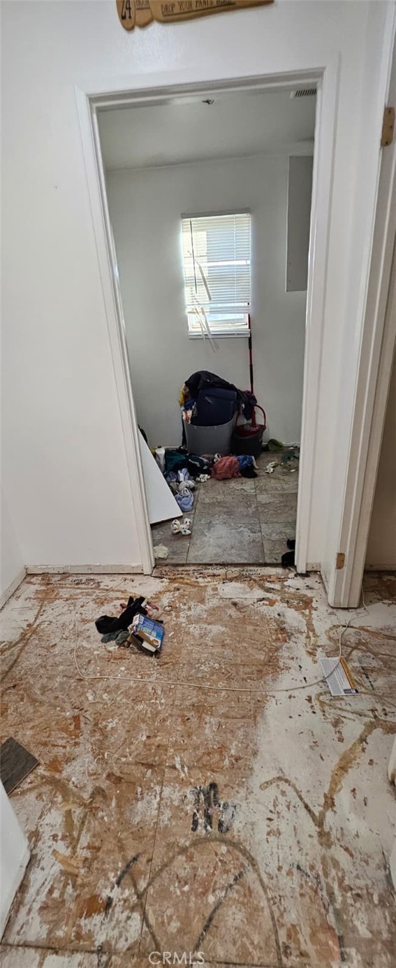 Detail Gallery Image 9 of 15 For 12909 Pearblossom St, Hesperia,  CA 92344 - 5 Beds | 2/1 Baths