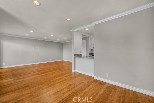 Detail Gallery Image 5 of 30 For 649 S Prospect #103,  Redondo Beach,  CA 90277 - 2 Beds | 2 Baths