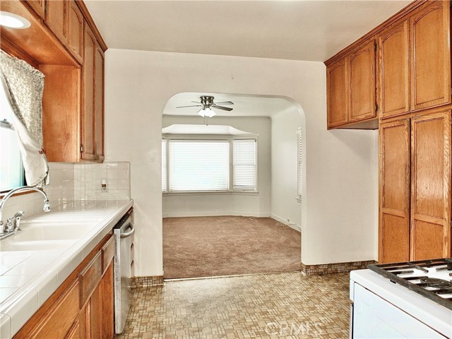 10505 Artesia Blvd., Bellflower CA: https://media.crmls.org/medias/513beebf-d9d6-42f6-adcc-fcba1774553f.jpg