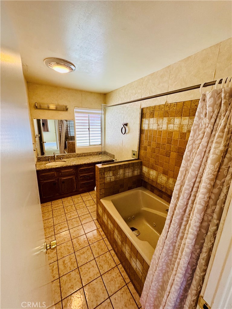 https://media.crmls.org/medias/513cc61b-0767-4a73-a51e-18ad03ca24fe.jpg?preset=X-Large