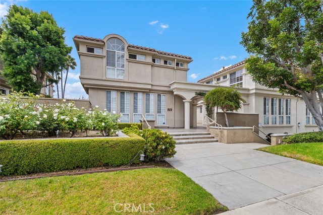 Detail Gallery Image 1 of 23 For 2101 E 15th St #7,  Newport Beach,  CA 92663 - 2 Beds | 1/1 Baths