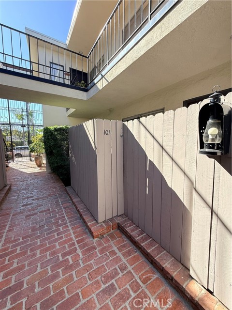 1522 S Centinela, Los Angeles CA: https://media.crmls.org/medias/513d0a43-dbb6-42ce-8c54-4babd1a044d3.jpg