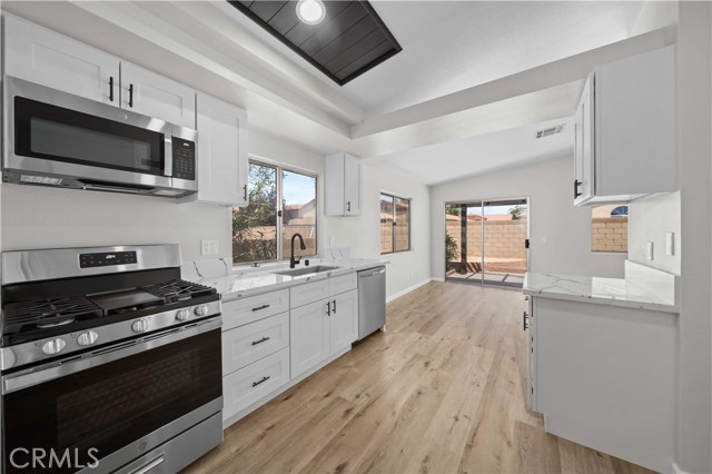 Detail Gallery Image 9 of 30 For 43906 Broadwater Ave, Lancaster,  CA 93535 - 3 Beds | 2 Baths