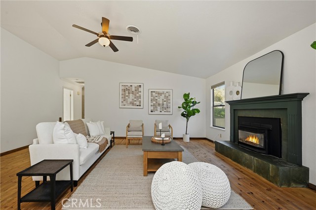 Detail Gallery Image 6 of 37 For 18752 North Shore, Hidden Valley Lake,  CA 95467 - 3 Beds | 2 Baths