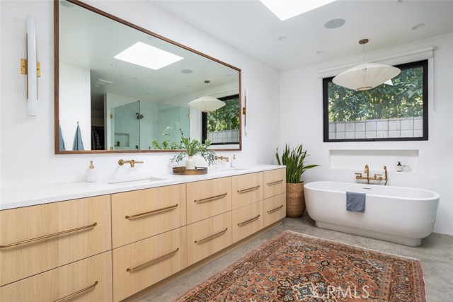 Detail Gallery Image 38 of 51 For 2408 Santiago Dr, Newport Beach,  CA 92660 - 4 Beds | 3/1 Baths