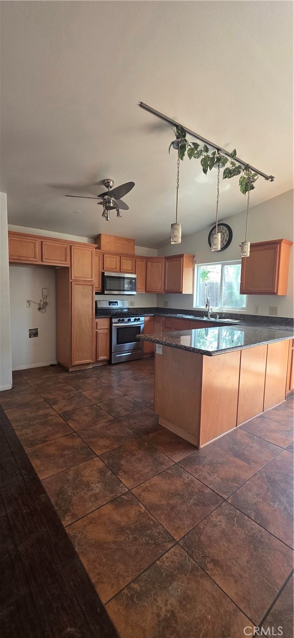Detail Gallery Image 11 of 17 For 839 N Allen St, Banning,  CA 92220 - 4 Beds | 2 Baths