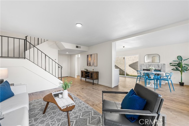 Detail Gallery Image 9 of 54 For 22015 Romar St, Chatsworth,  CA 91311 - 4 Beds | 3 Baths