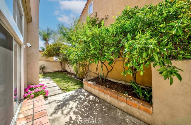 19 Las Cruces, Irvine CA: https://media.crmls.org/medias/51408bf1-1c8b-4cdc-8ba2-61e143a23d50.jpg