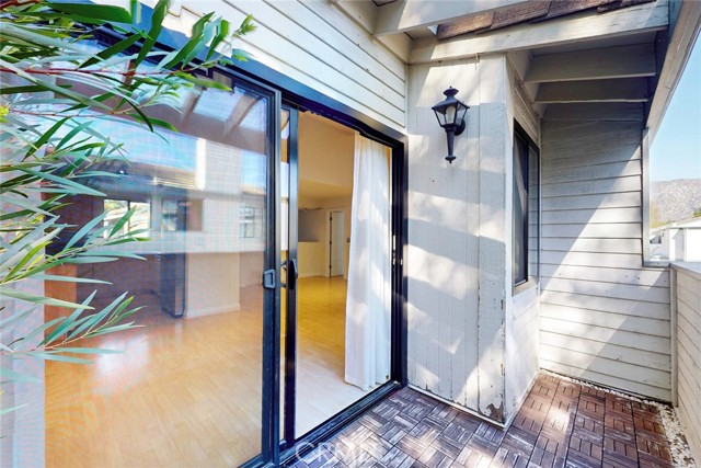 Detail Gallery Image 16 of 38 For 10504 Sunland Blvd Bld #5,  Sunland,  CA 91040 - 2 Beds | 2 Baths