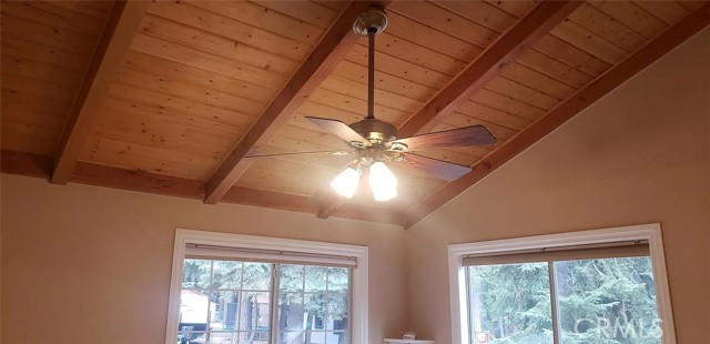 Detail Gallery Image 10 of 33 For 31465 Pinehurst, Running Springs,  CA 92382 - 4 Beds | 2 Baths