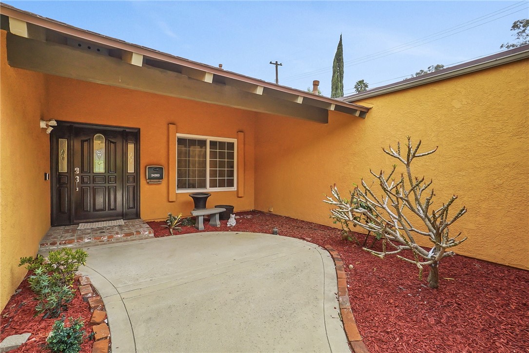Detail Gallery Image 2 of 31 For 24303 El Rico Pl, Diamond Bar,  CA 91765 - 4 Beds | 2 Baths