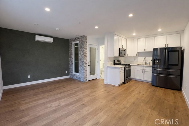 Detail Gallery Image 3 of 13 For 17034 Stagg St, Van Nuys,  CA 91406 - 0 Beds | 1 Baths