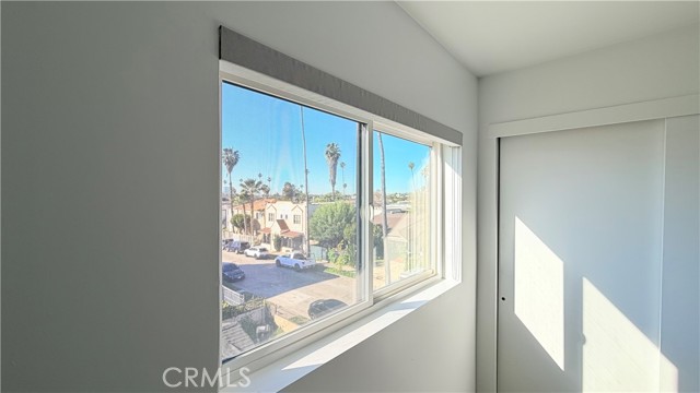 Detail Gallery Image 2 of 25 For 1418 S Cloverdale Ave, Los Angeles,  CA 90019 - 3 Beds | 3 Baths
