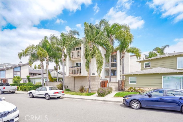 Detail Gallery Image 1 of 16 For 4775 E Pacific Coast #202,  Long Beach,  CA 90804 - 2 Beds | 2 Baths