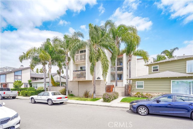 Detail Gallery Image 1 of 16 For 4775 E Pacific Coast #202,  Long Beach,  CA 90804 - 2 Beds | 2 Baths