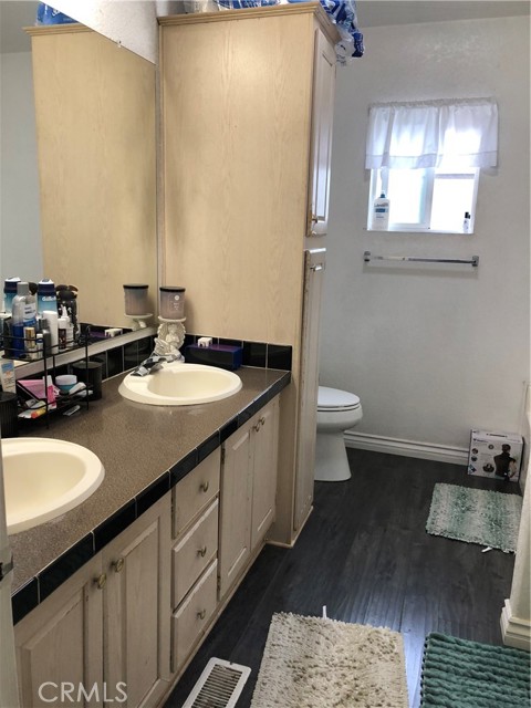 4901 Green River Road, Corona CA: https://media.crmls.org/medias/5143d426-838a-4294-a789-f90d63dfdee8.jpg