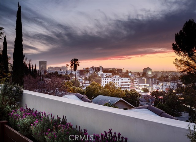 Image 47 of 53 For 734 Parkman