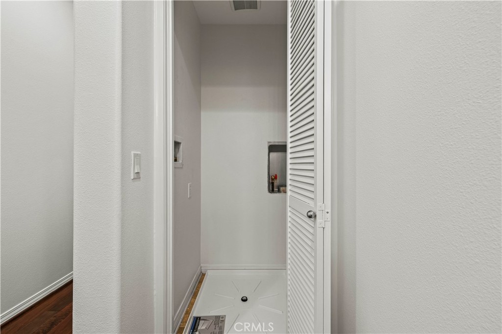 https://media.crmls.org/medias/51455248-b9db-4fb3-9470-83f7c0679a31.jpg?preset=X-Large