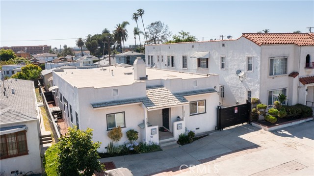 3025 Edgehill Drive, Los Angeles CA: https://media.crmls.org/medias/5145c4e5-be44-4b7d-b9eb-79459bc79b3d.jpg