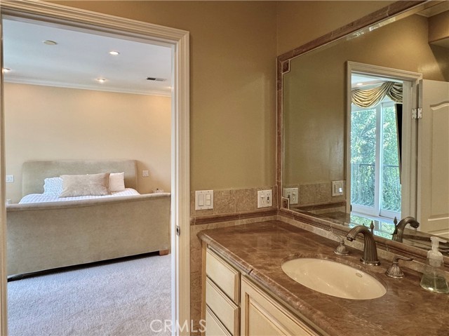 458 S Clark Drive, Beverly Hills CA: https://media.crmls.org/medias/5145f6c4-f6d9-4513-94f4-b5350851f60f.jpg
