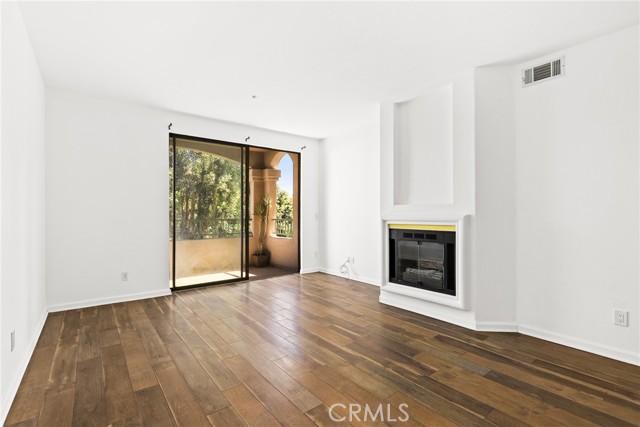 Detail Gallery Image 4 of 30 For 555 Maine #210,  Long Beach,  CA 90802 - 2 Beds | 2 Baths