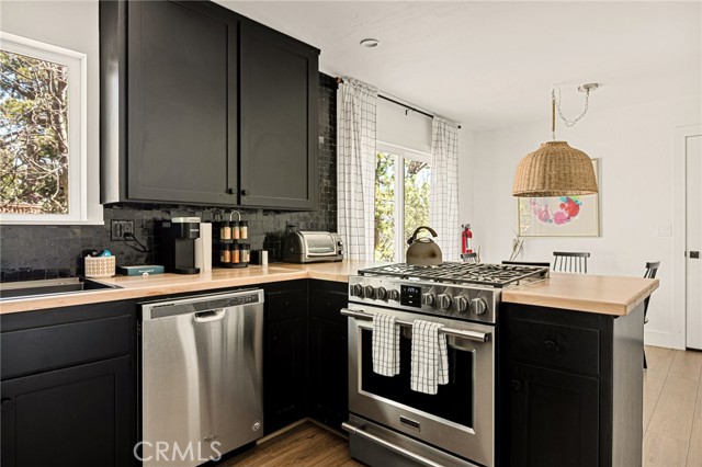 Detail Gallery Image 4 of 24 For 27255 Bernina, Lake Arrowhead,  CA 92352 - 3 Beds | 3 Baths