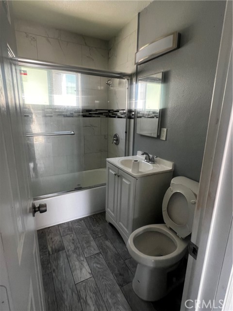 Detail Gallery Image 5 of 16 For 120 W 73rd, Los Angeles,  CA 90003 - 17 Beds | 7 Baths