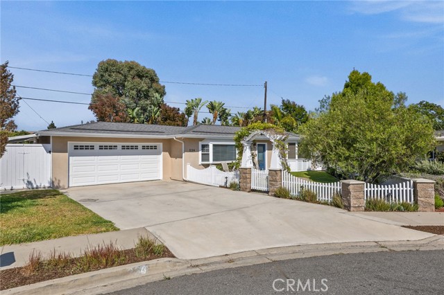 224 Pauline Place, Costa Mesa CA: https://media.crmls.org/medias/5146940c-5817-47fd-ba13-4115feae1a54.jpg