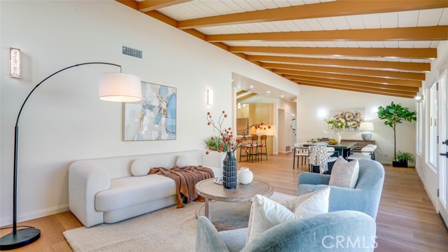 16347 Tupper Street, North Hills CA: https://media.crmls.org/medias/5146bc1a-0506-4e05-9b7d-8bc033579ac5.jpg