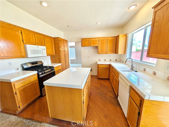 9510 Nickellaus Court, Corona CA: https://media.crmls.org/medias/51476fd5-d0ec-4eb1-a8bf-f36dc360e29a.jpg