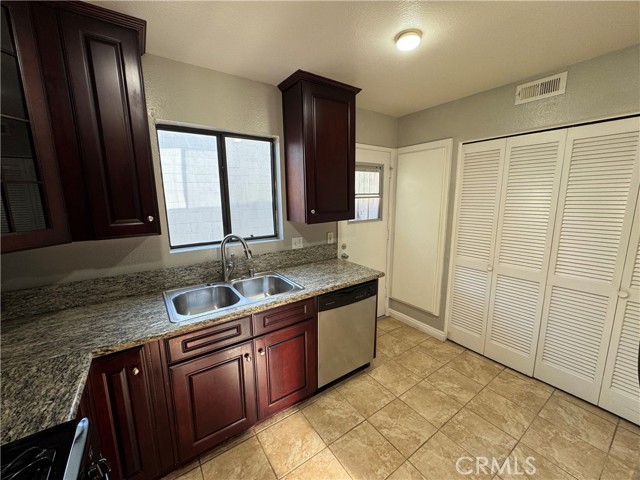 45 Harkness Avenue, Pasadena CA: https://media.crmls.org/medias/51478079-be8f-4870-96bd-509871c62175.jpg