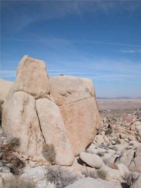 9 Stoney Crest Road, Joshua Tree CA: https://media.crmls.org/medias/5147ce03-b6c8-46d0-b84e-3143c6dc2d96.jpg