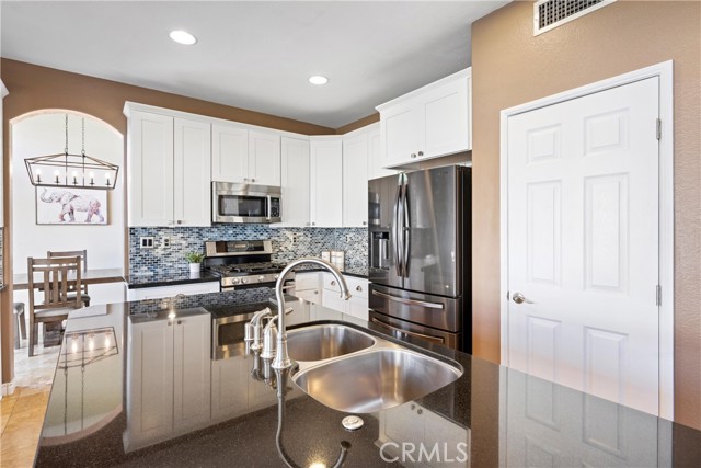 Detail Gallery Image 12 of 56 For 2969 Coral St, Corona,  CA 92882 - 5 Beds | 3 Baths