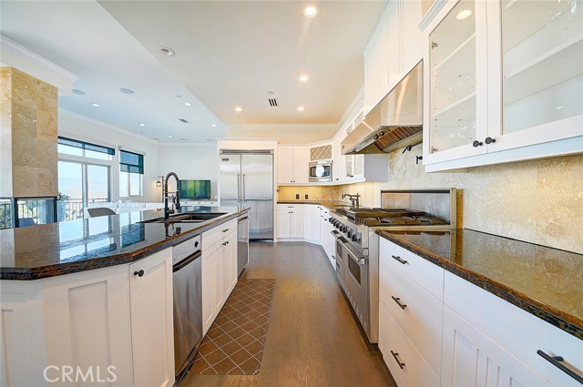 Detail Gallery Image 17 of 44 For 3952 Oakfield Dr, Sherman Oaks,  CA 91423 - 5 Beds | 4/1 Baths