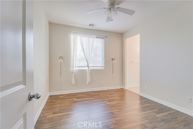 Detail Gallery Image 28 of 44 For 5005 Silvery Jewel, Bakersfield,  CA 93313 - 5 Beds | 3/1 Baths