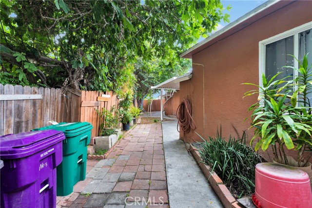 470 E Home Street, Long Beach CA: https://media.crmls.org/medias/514b5b5f-ea57-43e9-b0a3-c5ba96b3785b.jpg