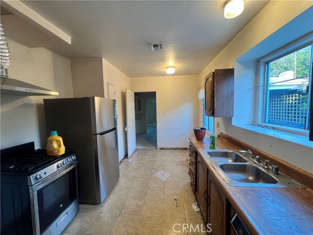 4227 Neosho Avenue, Los Angeles CA: https://media.crmls.org/medias/514bf624-af3e-4dc4-ab31-6fc172cc4115.jpg