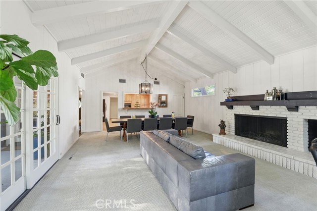 15936 Valley Wood Road, Sherman Oaks CA: https://media.crmls.org/medias/514c42b0-3b32-475f-b554-a6d429a0cdab.jpg