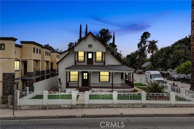 239 N San Antonio Avenue, Upland CA: https://media.crmls.org/medias/514cad9f-d443-47d7-8033-f97072b364bf.jpg