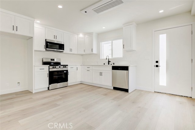 Detail Gallery Image 6 of 21 For 1070 Allen Ave #C,  Glendale,  CA 91201 - 2 Beds | 1/1 Baths