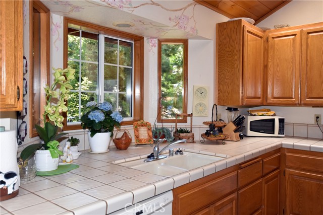 Detail Gallery Image 60 of 72 For 27547 W Shore Rd, Lake Arrowhead,  CA 92352 - 3 Beds | 3/1 Baths