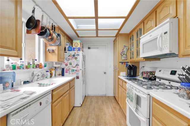 Detail Gallery Image 9 of 38 For 15869 Calandria Way, Victorville,  CA 92394 - 3 Beds | 2 Baths